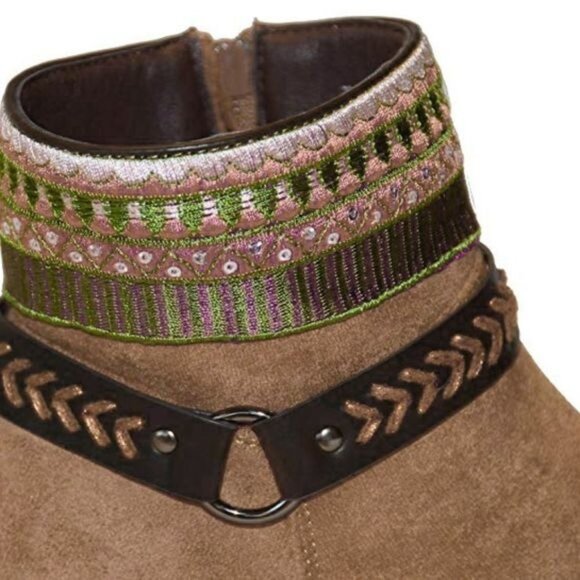 Tiara Camel Suede Embroidery Harness Biker Western Cowgirl Festival Booties NEW - Picture 3 of 3